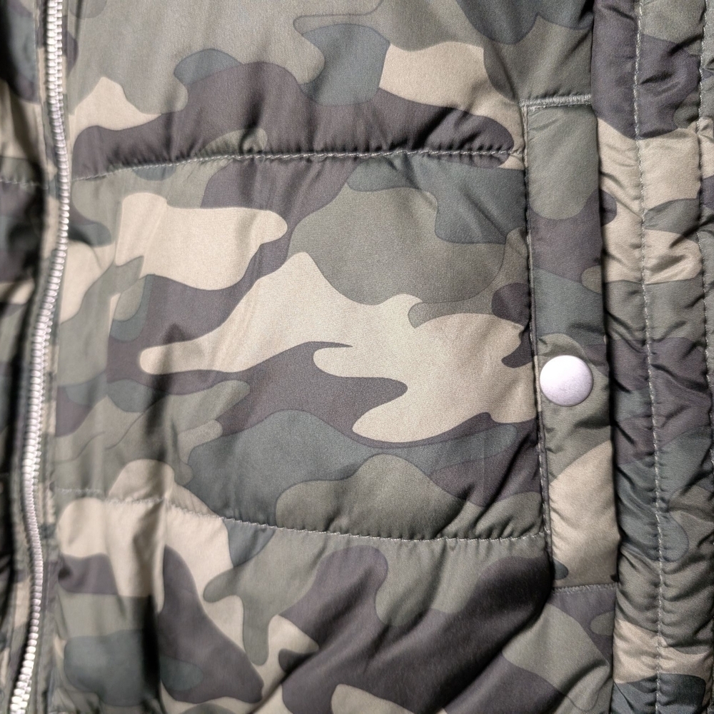 Old Navy Camouflage Puffy Puffer Vest Pockets Zipper Sleeveless Like New Size M - Picture 4 of 12